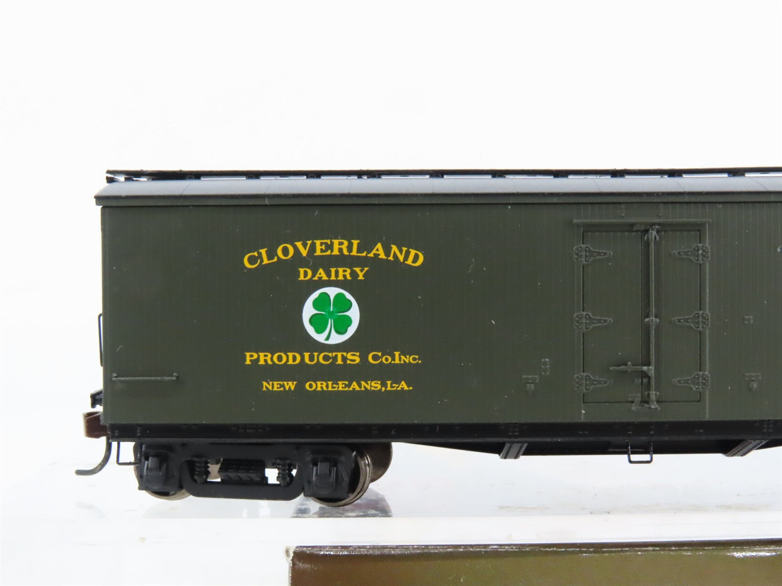 HO Scale Roundhouse 84620 CDPX Cloverland Dairy 40' Wood Milk Car #102