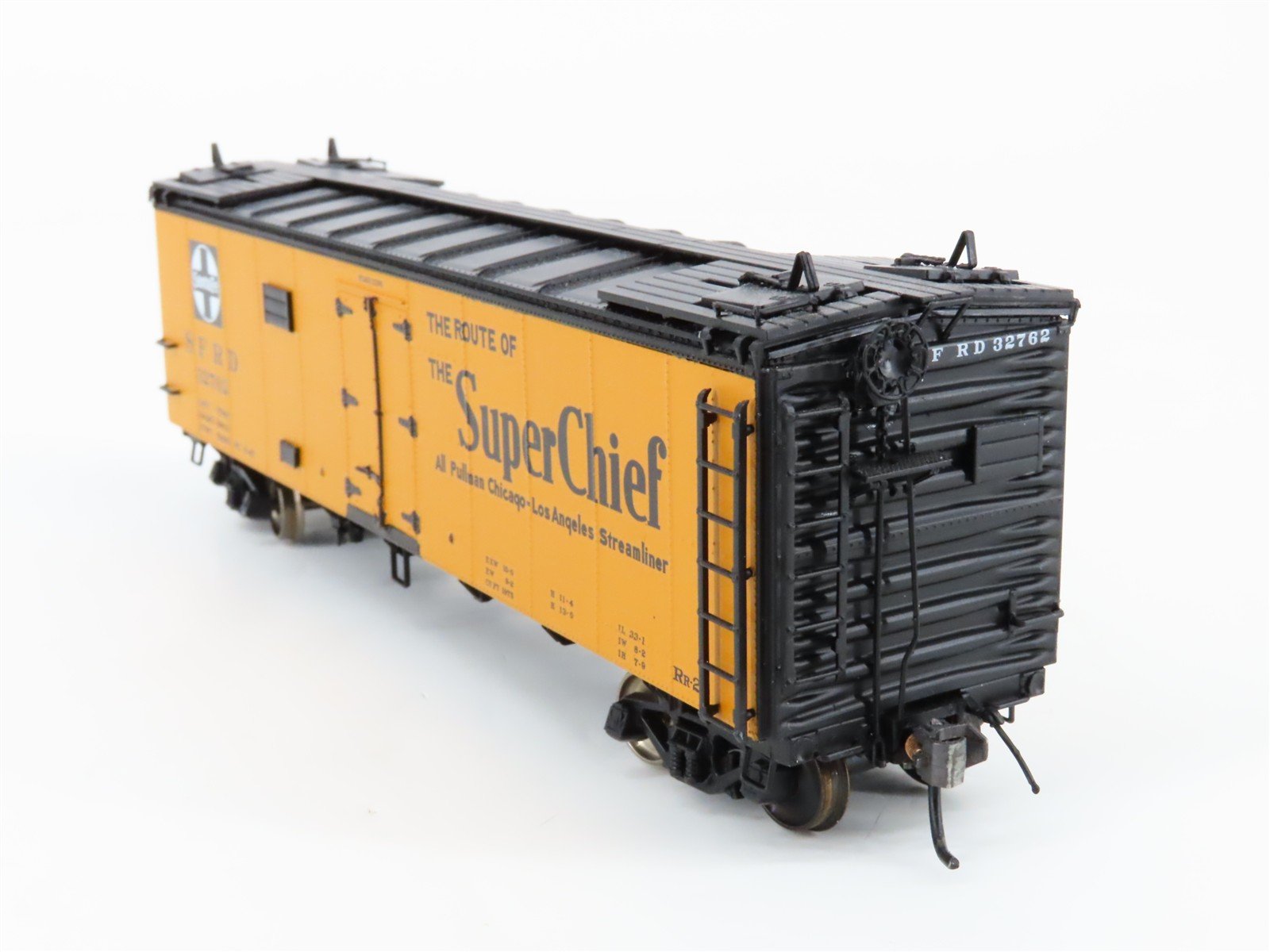 HO Scale Intermountain 46109-23 SFRD Santa Fe Super Chief Reefer Car #32762