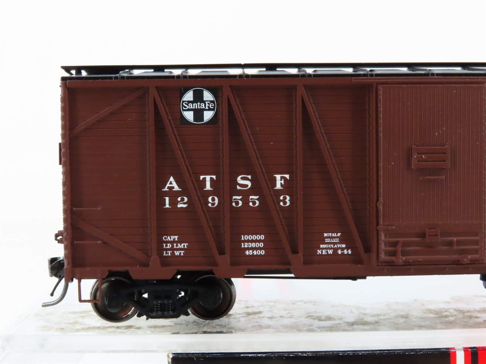 HO Scale Intermountain 46071-14 ATSF Santa Fe 40' WWII Emergency Boxcar #129553