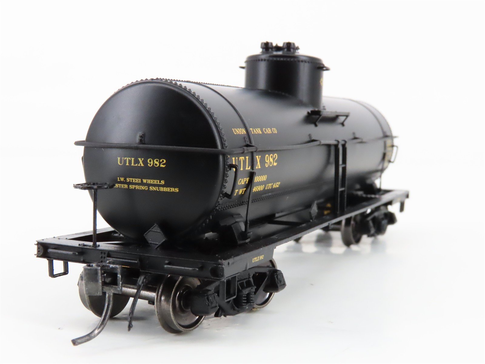 HO Scale Intermountain 46209-37 UTLX Union Tank Co Single Dome Tankcar #982