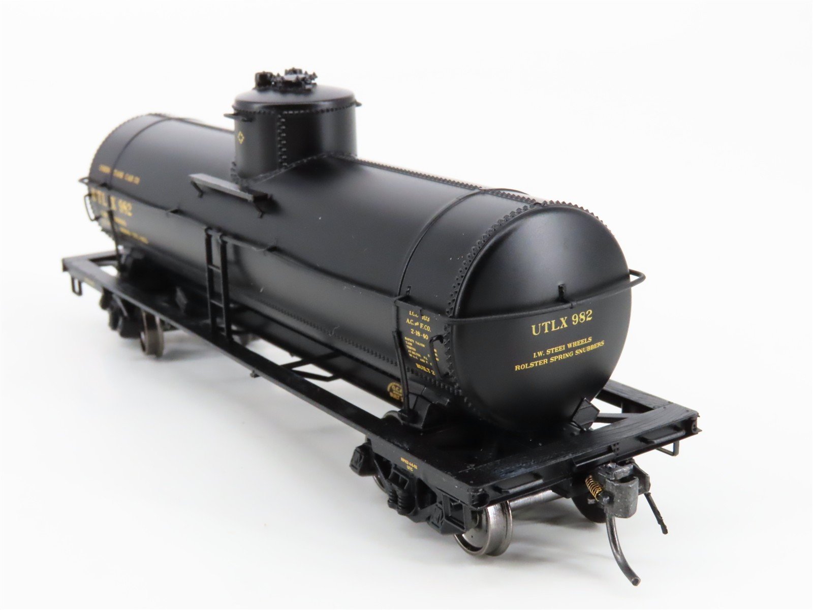 HO Scale Intermountain 46209-37 UTLX Union Tank Co Single Dome Tankcar #982
