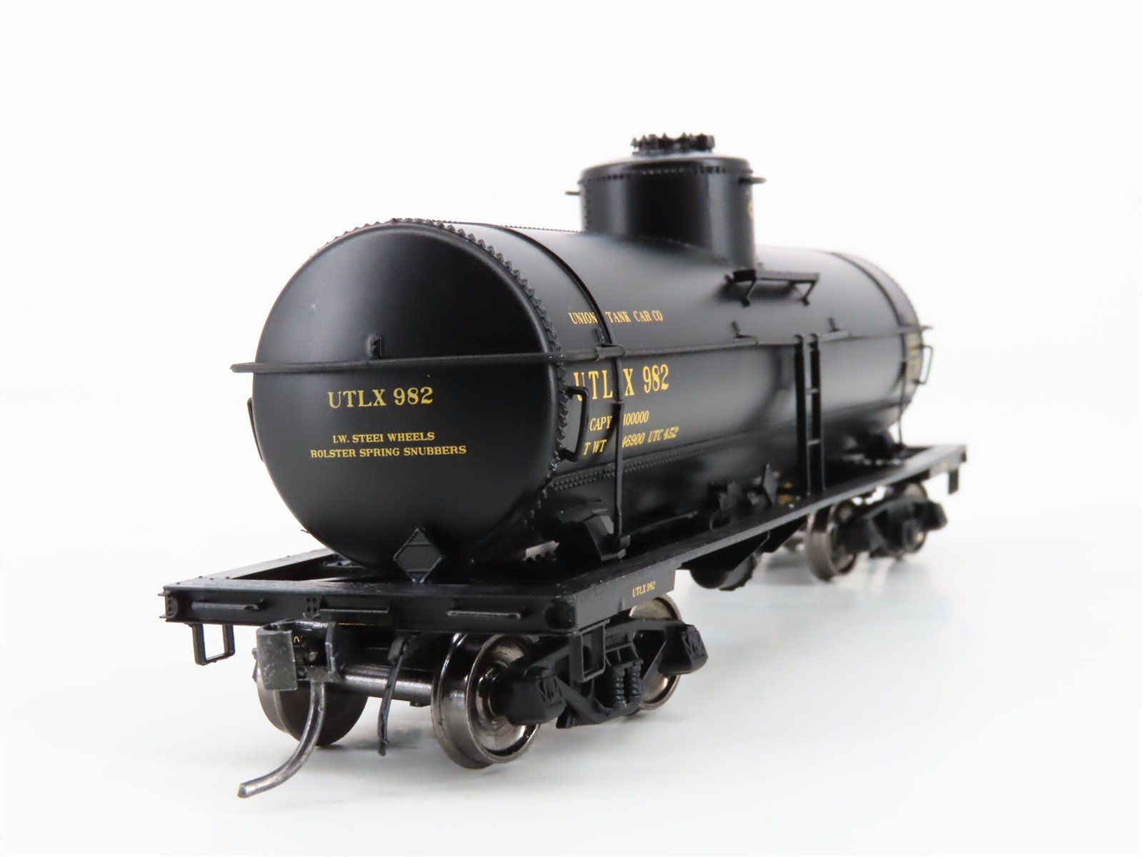 HO Scale Intermountain 46209-37 UTLX Union Tank Co Single Dome Tankcar #982