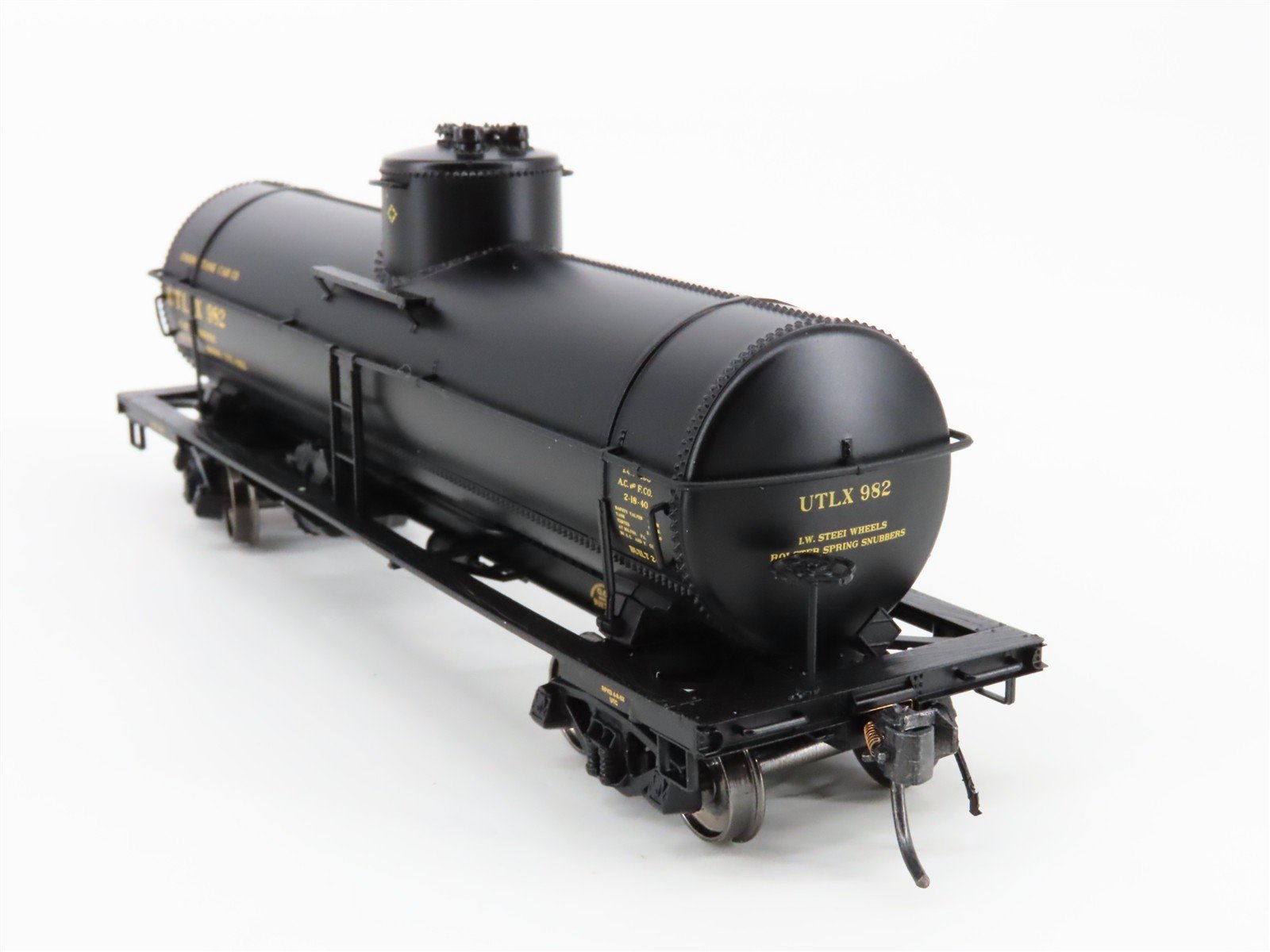HO Scale Intermountain 46209-37 UTLX Union Tank Co Single Dome Tankcar #982