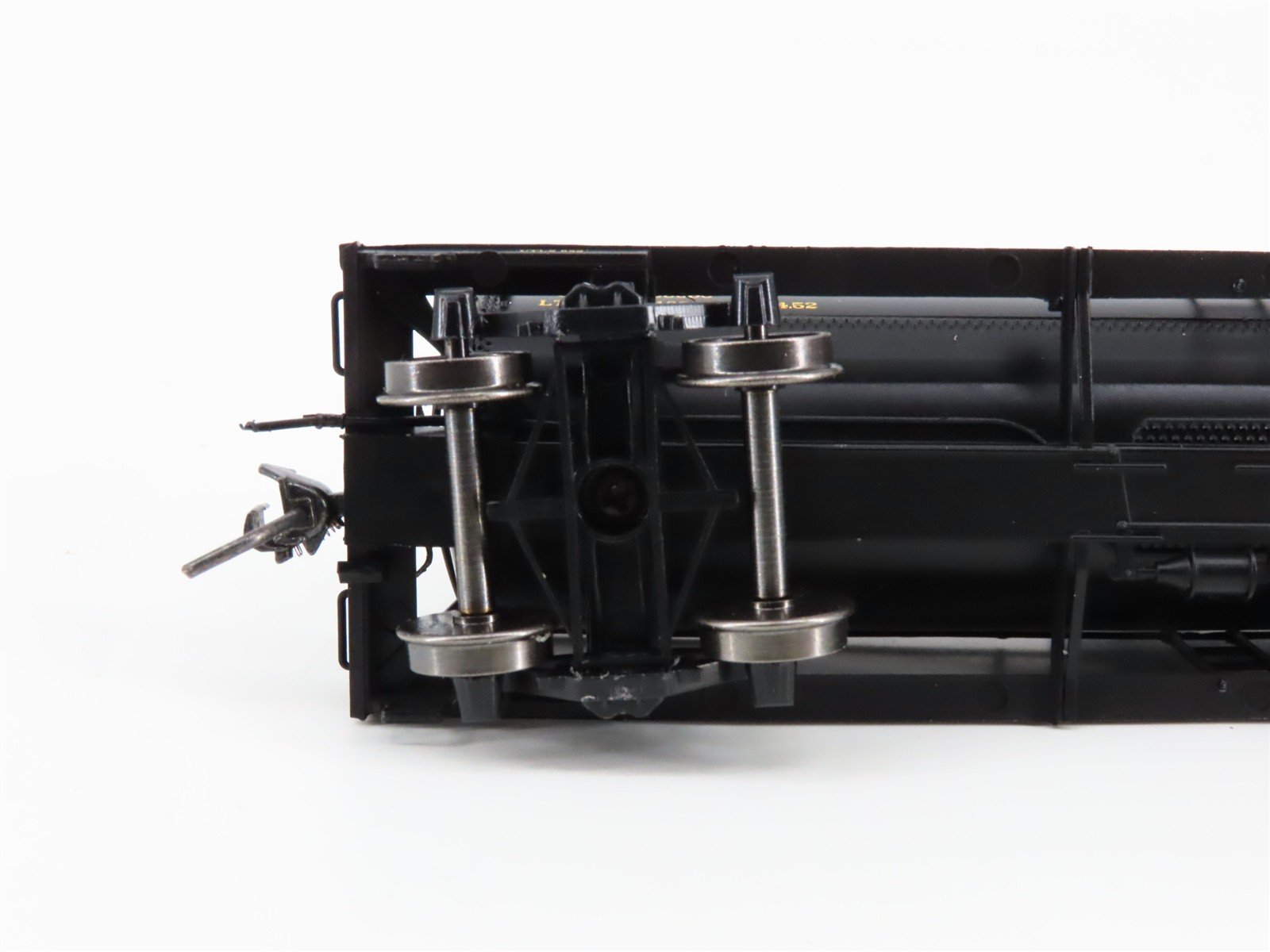 HO Scale Intermountain 46209-37 UTLX Union Tank Co Single Dome Tankcar #982
