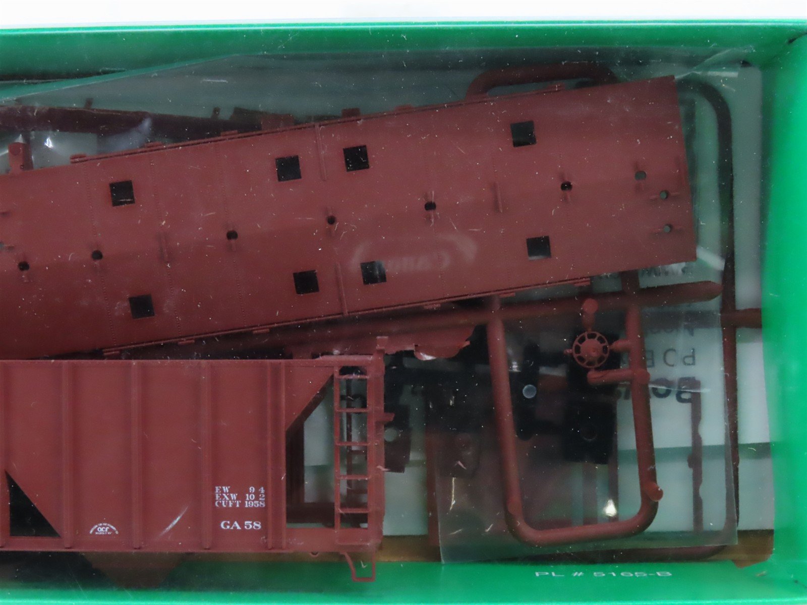 HO Scale Bowser 55626 ATSF Santa Fe 70-Ton 2-Bay Covered Hopper #181617 Kit