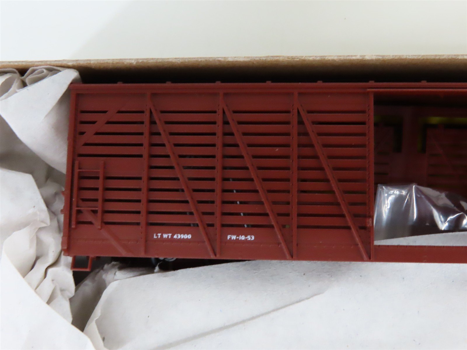 LOT of 5 HO Scale Accurail ATSF/RI/T&P/M&NF Open Hopper & Assorted Boxcar Kits