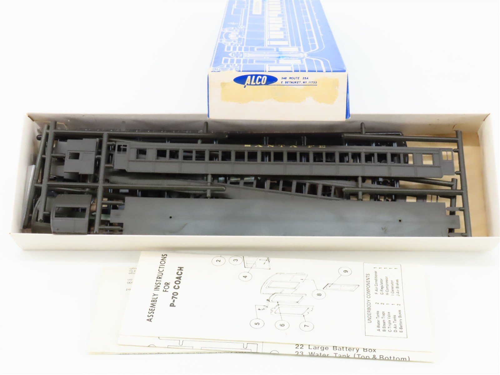 HO Scale Alco ATSF Santa Fe P-70 Coach Passenger Car Kit