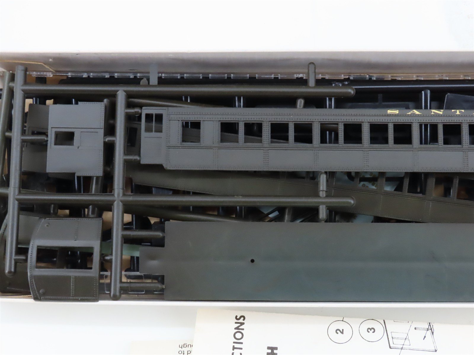 HO Scale Alco ATSF Santa Fe P-70 Coach Passenger Car Kit