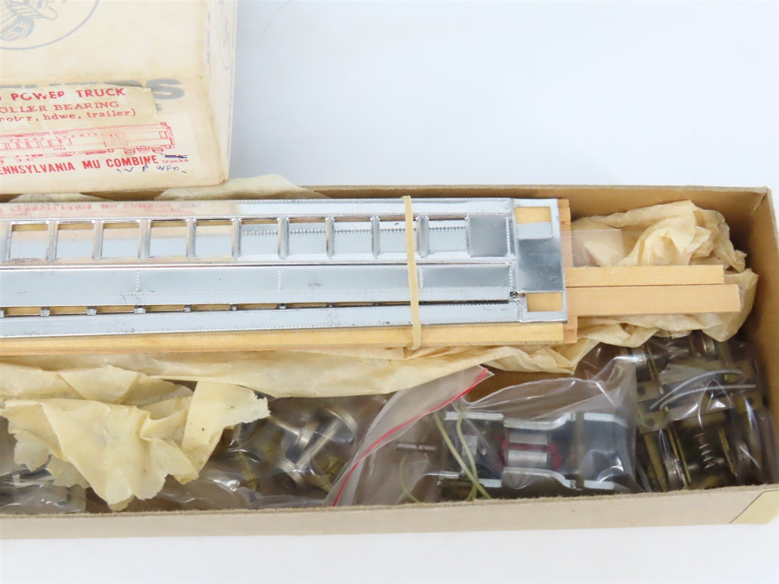 HO Scale Walthers Kit 5526-U777 Undecorated PRR MU Combine Electric Rail Car