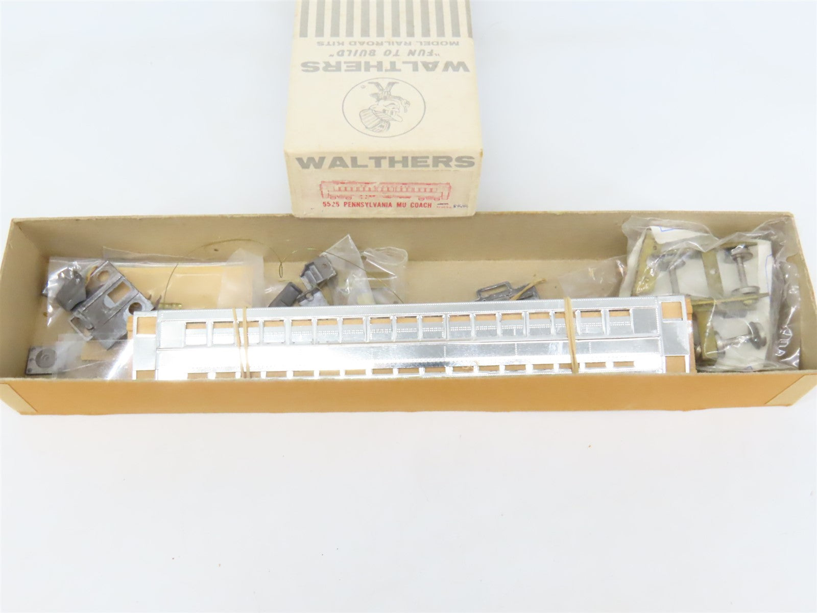 HO Walthers Kit 5525 Undecorated PRR MU Coach Electric Rail Car - UNPOWERED
