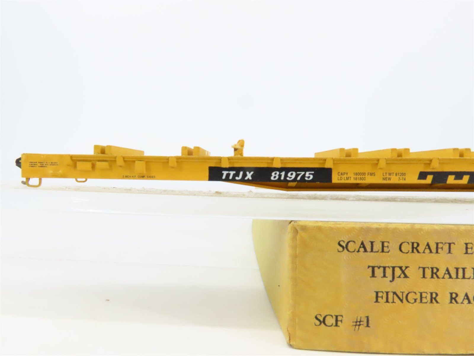 HO Scale-Craft SCF-1 TTJX Finger Rack Flat Car #81975 w/ Load - Custom