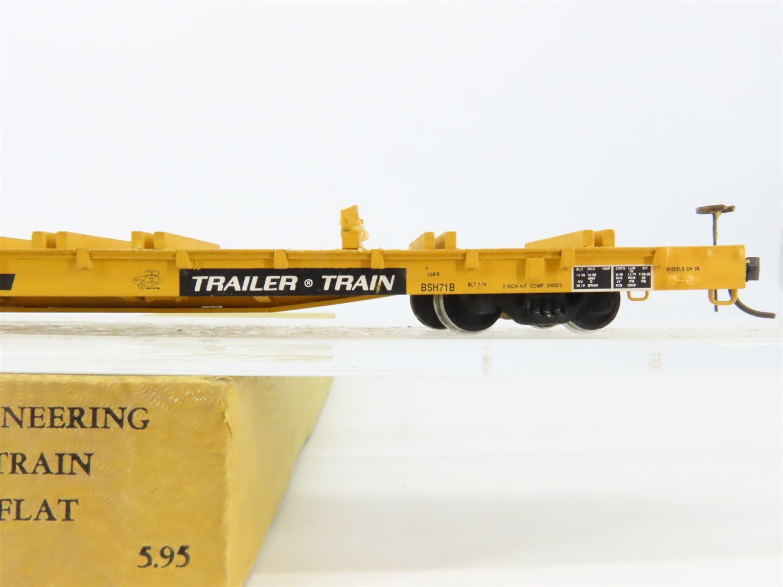 HO Scale-Craft SCF-1 TTJX Finger Rack Flat Car #81975 w/ Load - Custom