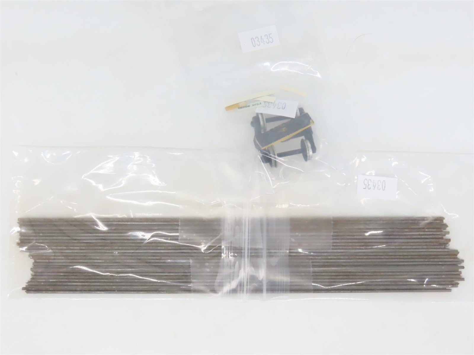 HO Scale-Craft SCF-1 TTJX Finger Rack Flat Car #81975 w/ Load - Custom