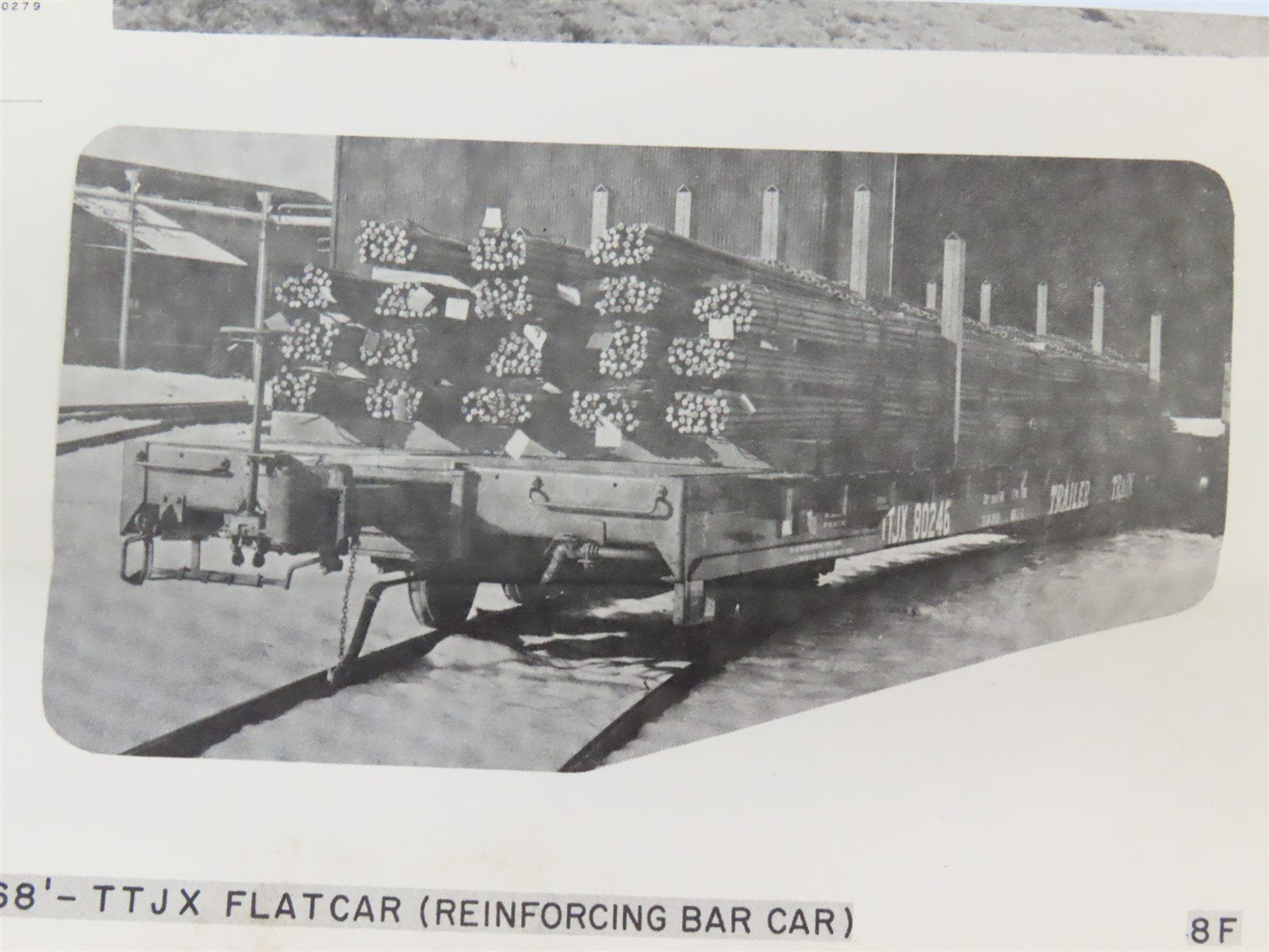 HO Scale-Craft SCF-1 TTJX Finger Rack Flat Car #81975 w/ Load - Custom