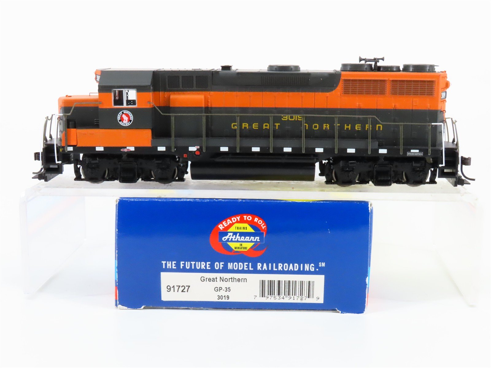 HO Scale Athearn 91727 GN Great Northern EMD GP35 Diesel #3019 - DCC Ready