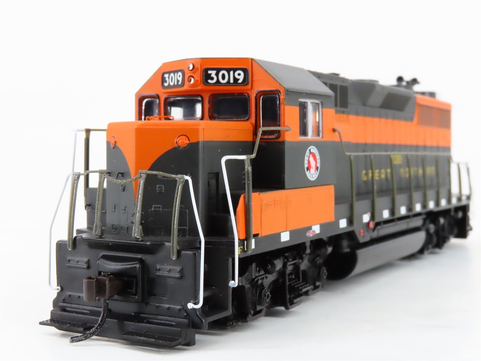 HO Scale Athearn 91727 GN Great Northern EMD GP35 Diesel #3019 - DCC Ready