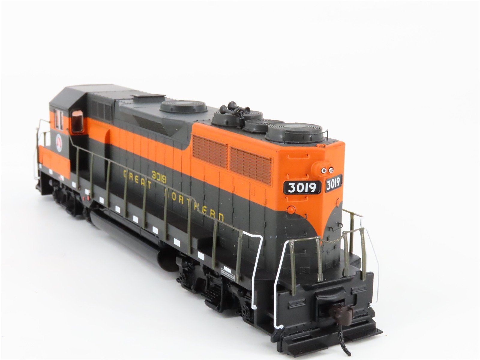 HO Scale Athearn 91727 GN Great Northern EMD GP35 Diesel #3019 - DCC Ready