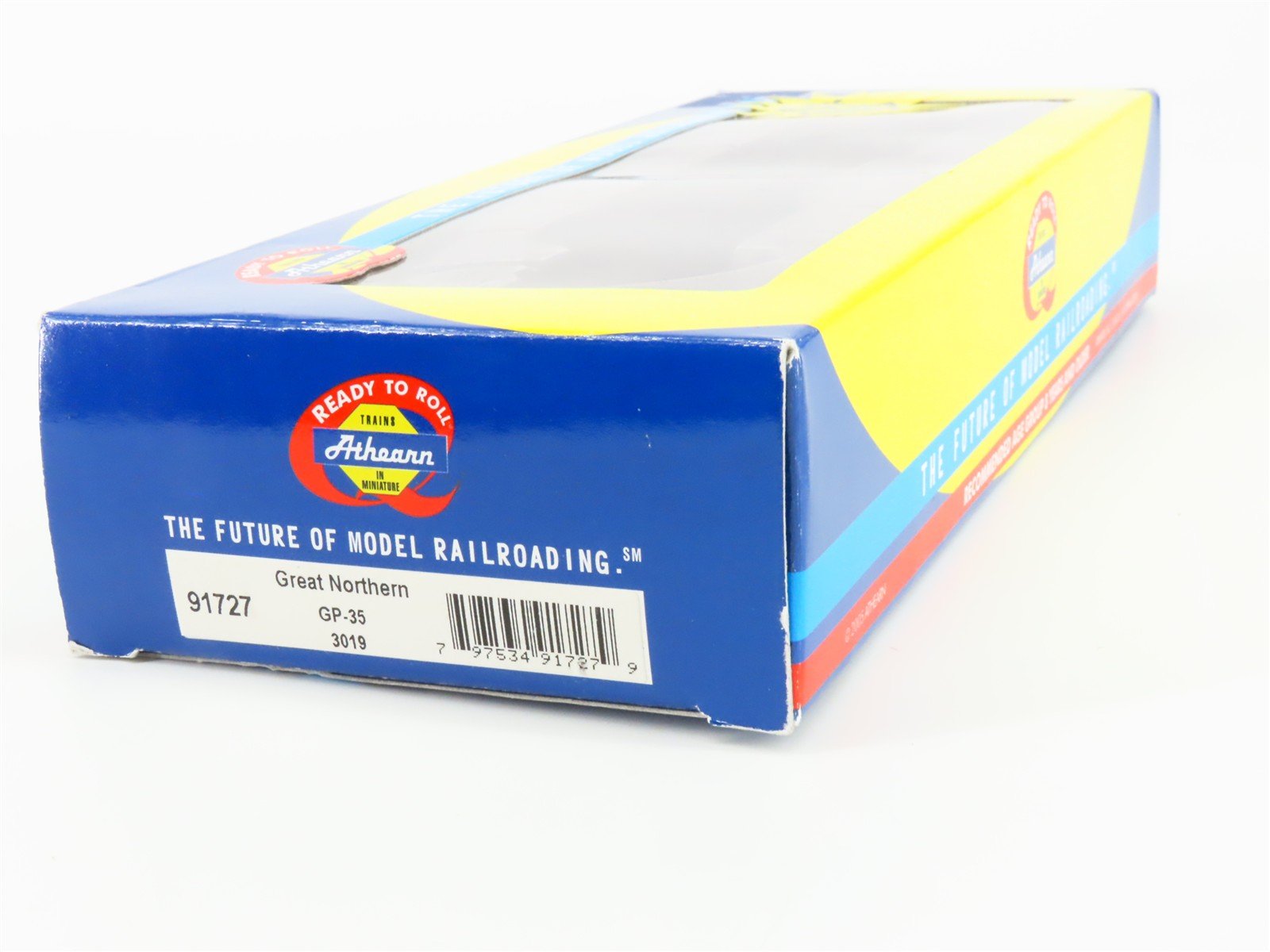 HO Scale Athearn 91727 GN Great Northern EMD GP35 Diesel #3019 - DCC Ready