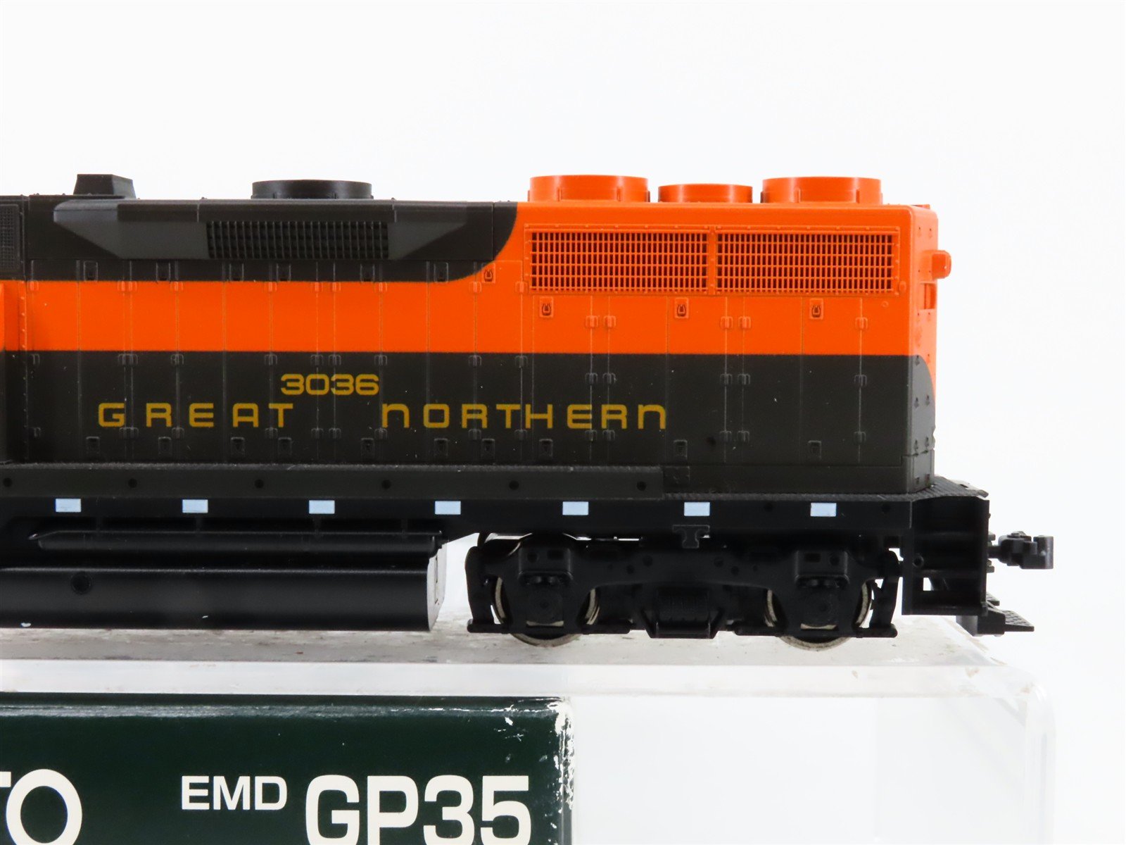 HO Scale KATO 37-3003 GN Great Northern EMD GP35 Ph. 1C Diesel #3036 - DCC Ready