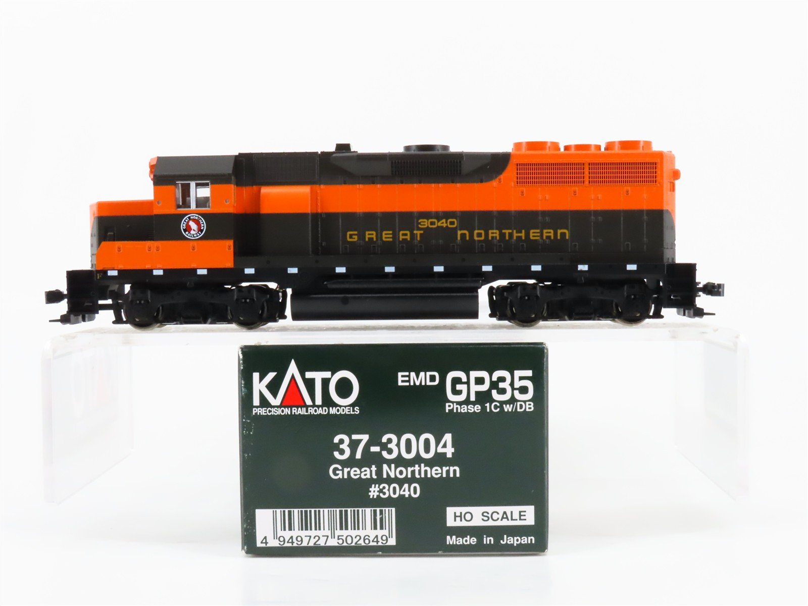 HO Scale KATO 37-3004 GN Great Northern EMD GP35 Ph. 1C Diesel #3040 - DCC Ready