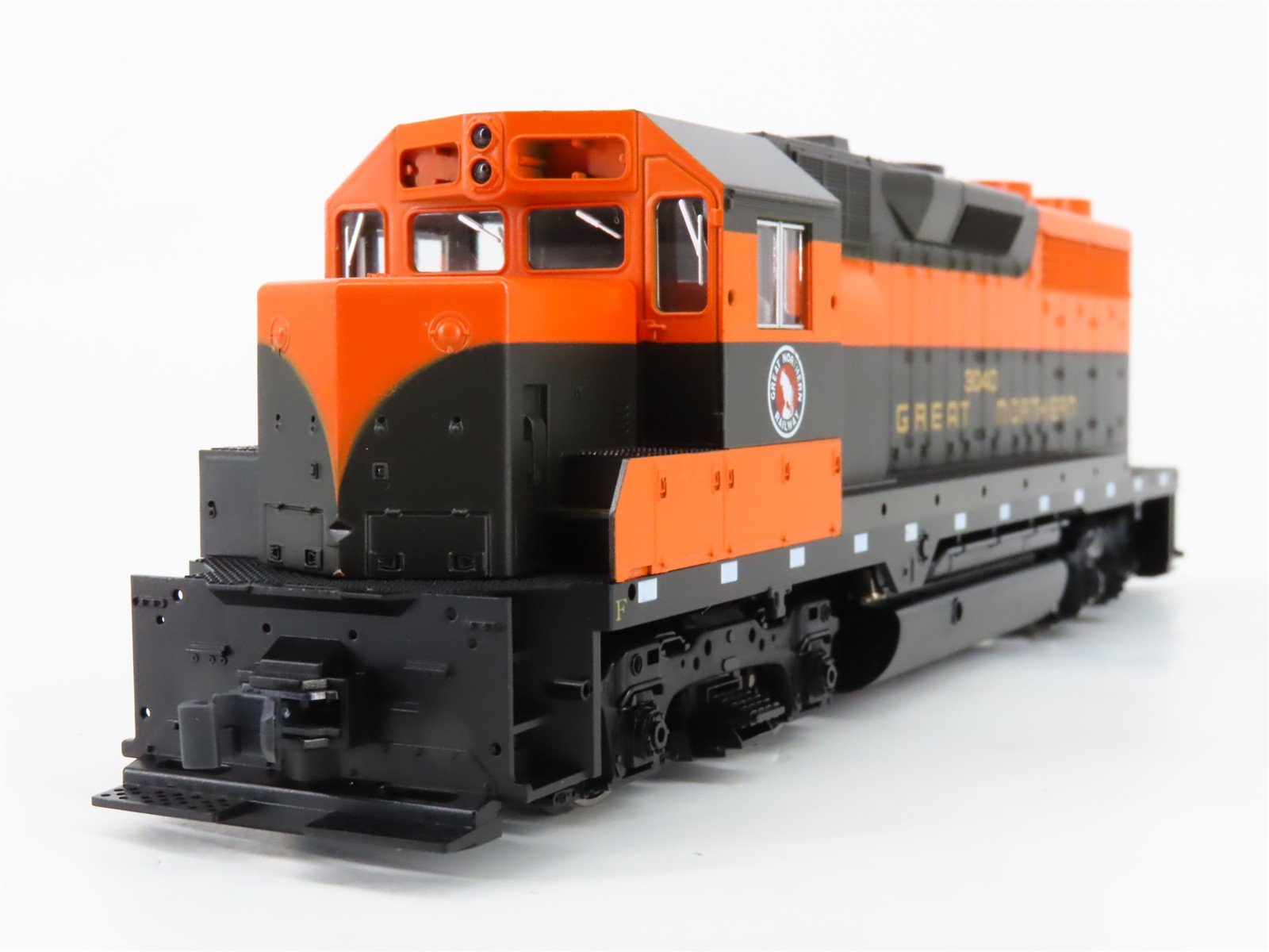 HO Scale KATO 37-3004 GN Great Northern EMD GP35 Ph. 1C Diesel #3040 - DCC Ready