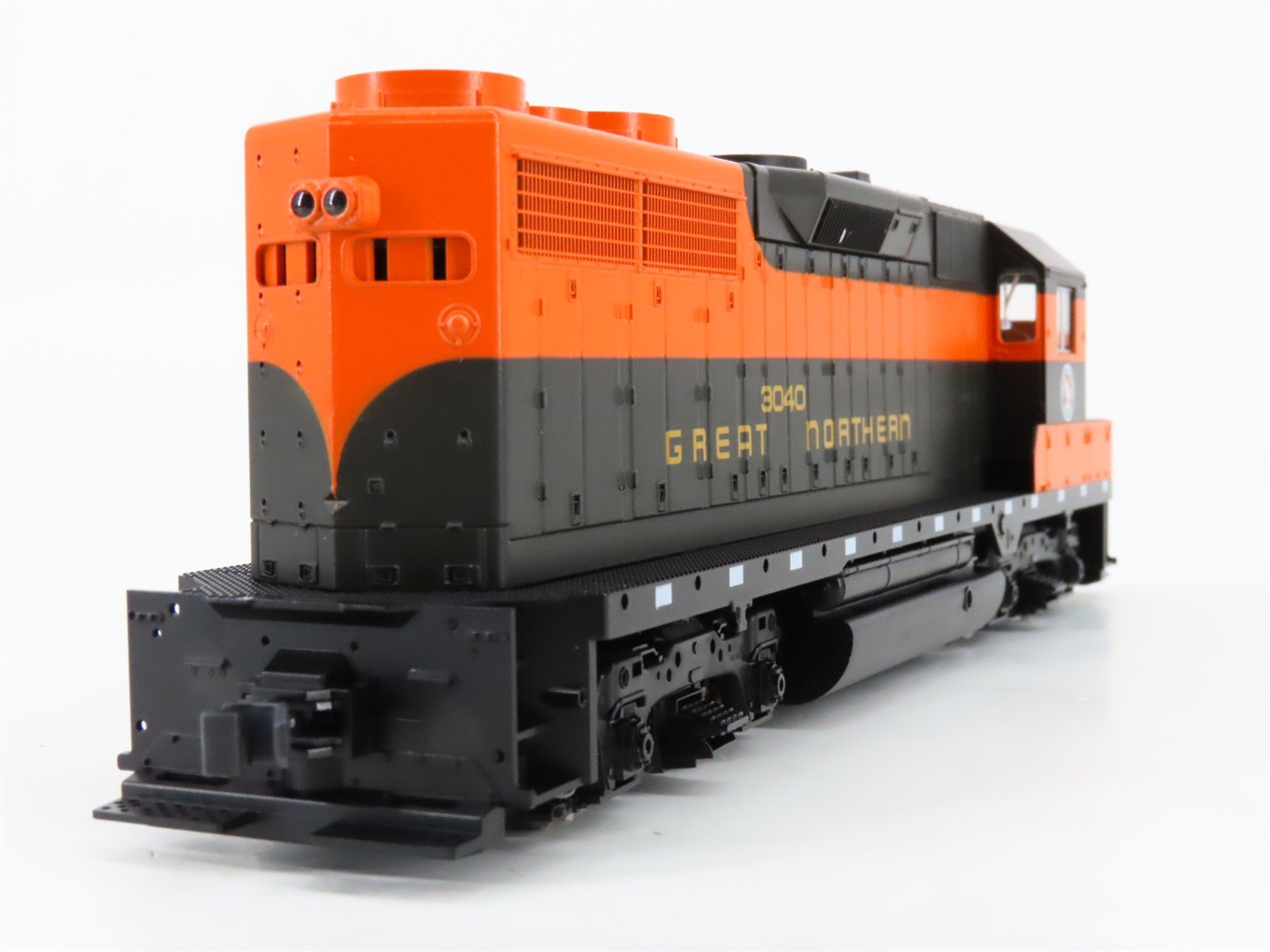 HO Scale KATO 37-3004 GN Great Northern EMD GP35 Ph. 1C Diesel #3040 - DCC Ready