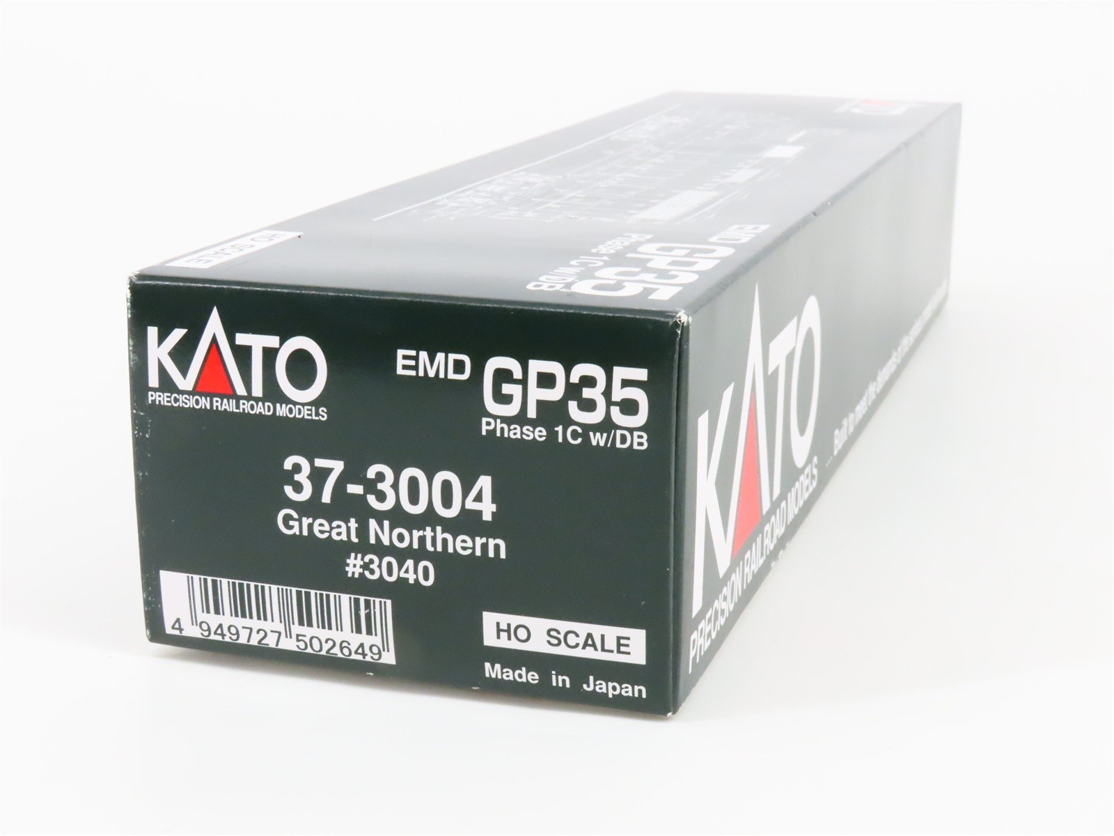 HO Scale KATO 37-3004 GN Great Northern EMD GP35 Ph. 1C Diesel #3040 - DCC Ready