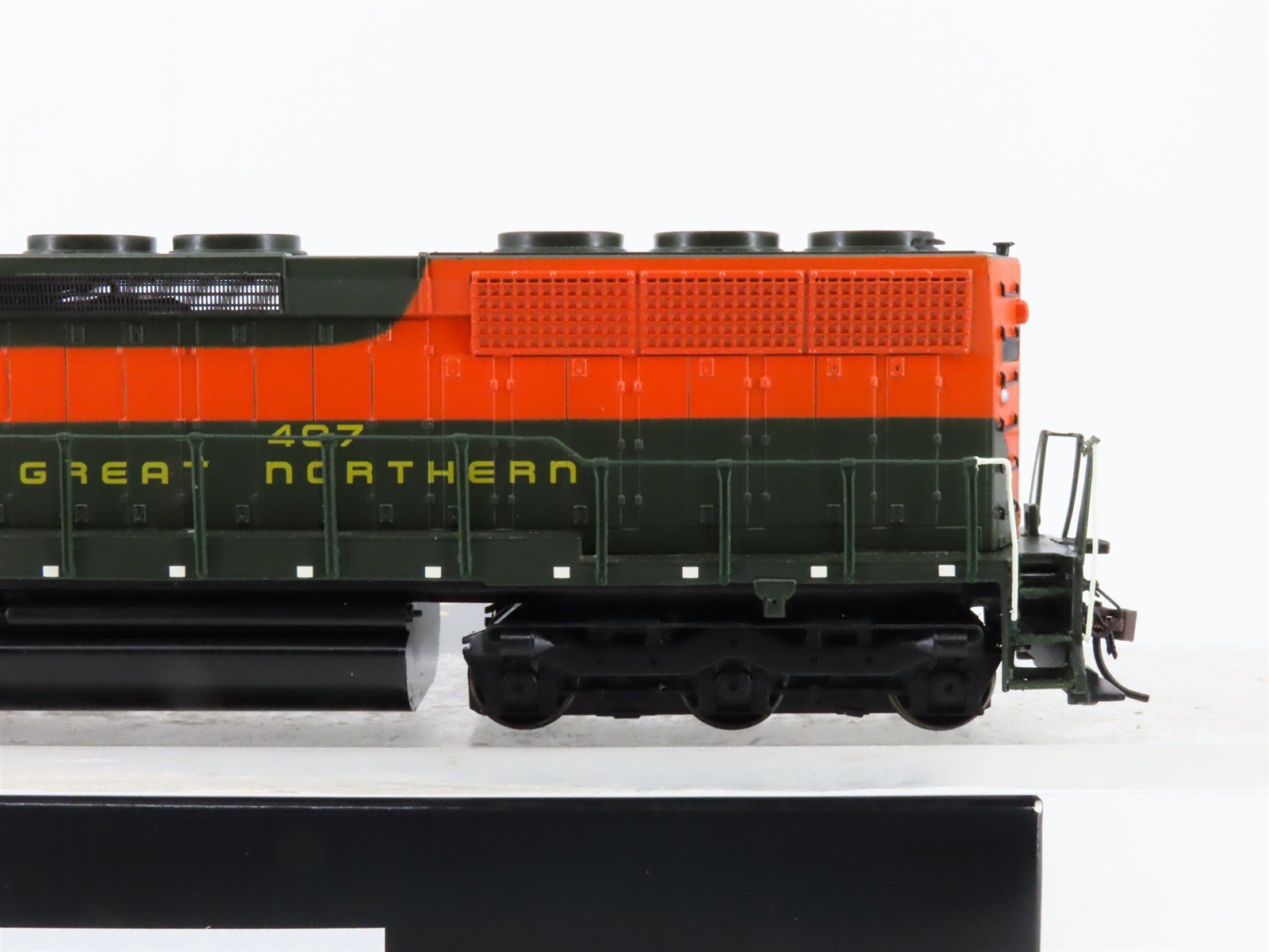 HO Scale Bachmann Spectrum 82714 GN Great Northern EMD SD45 Diesel #407 w/ DCC