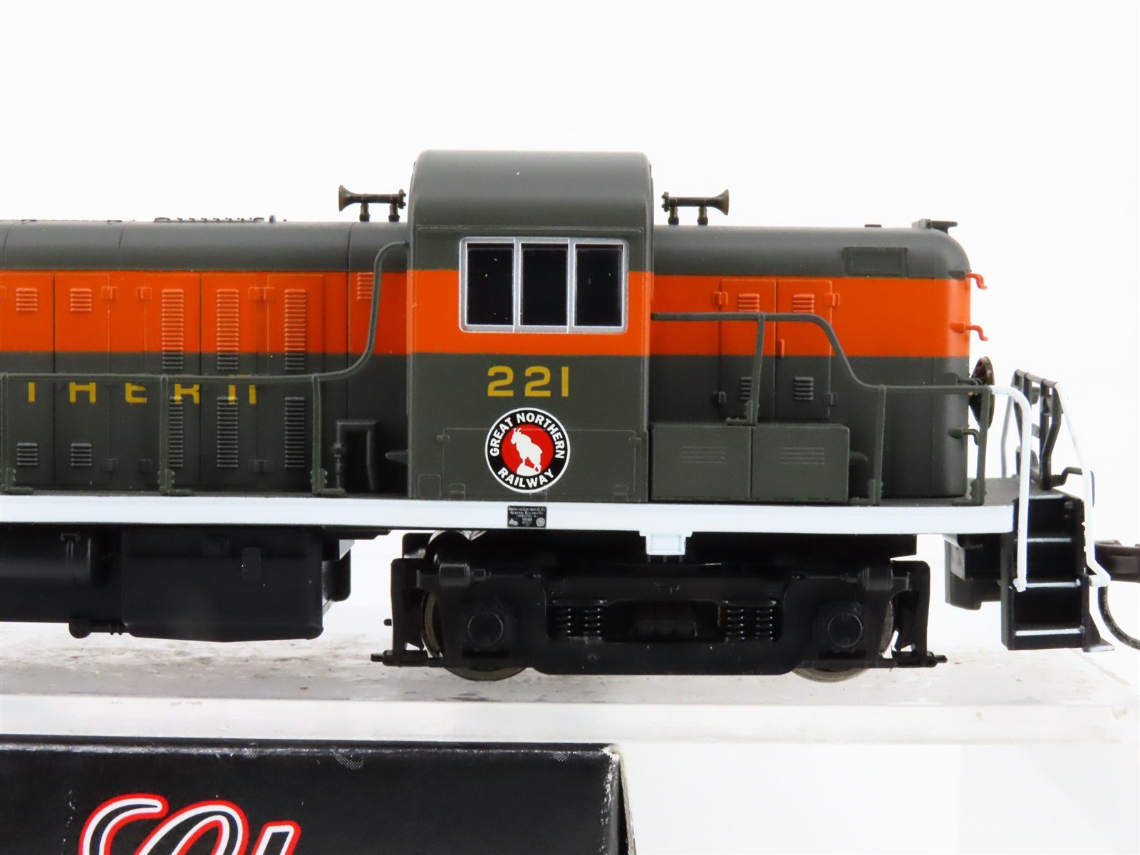 HO Scale Atlas Classic 8343 GN Great Northern ALCO RS-3 Diesel Locomotive #221