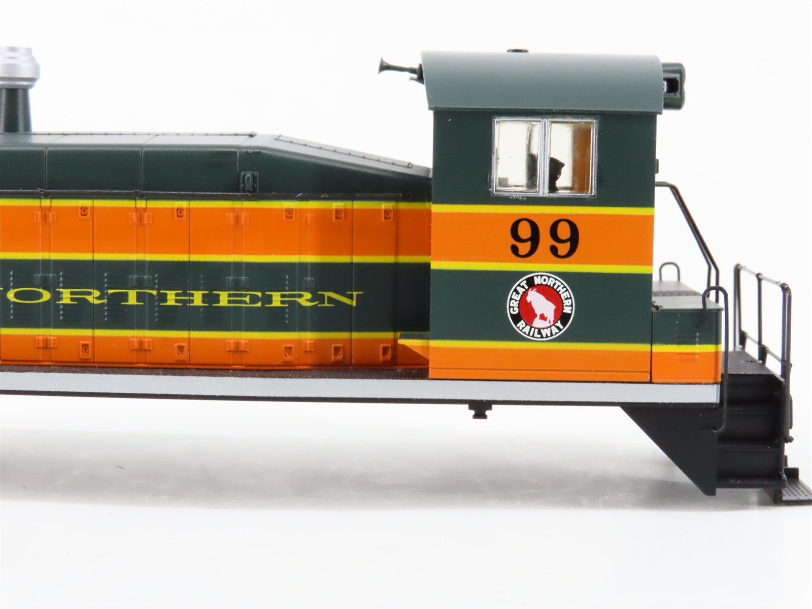 HO Scale Proto 2000 30065 GN Great Northern SW8/900/600 Diesel Switcher #99
