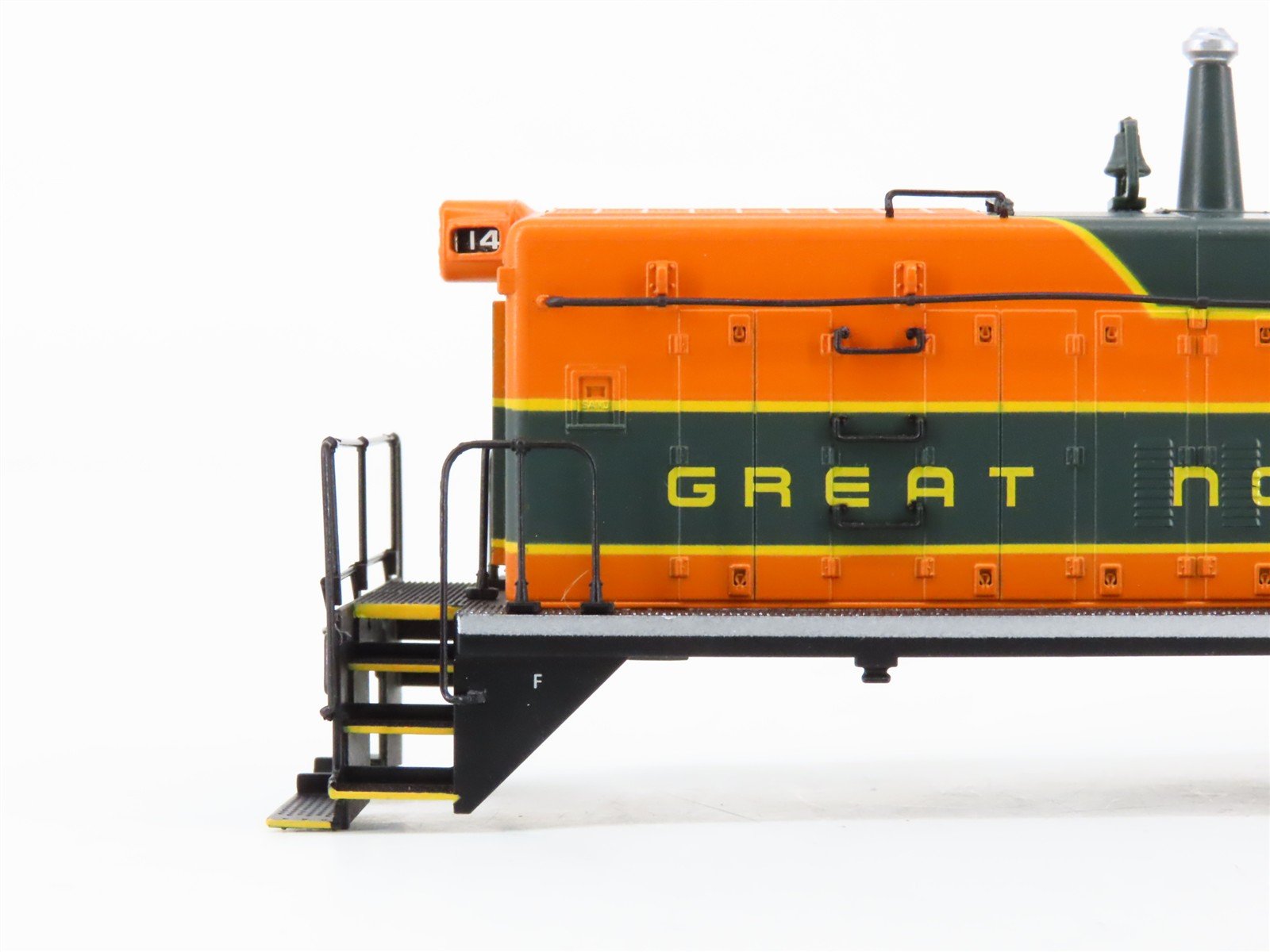 HO Scale Proto 2000 21136 GN Great Northern EMD SW9 Diesel Switcher #14