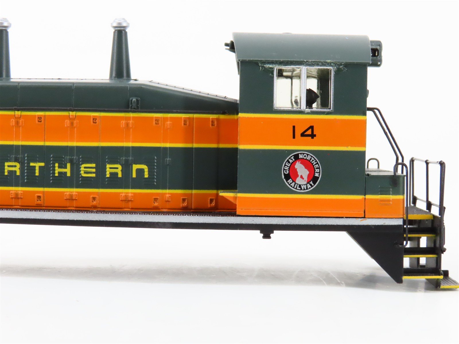 HO Scale Proto 2000 21136 GN Great Northern EMD SW9 Diesel Switcher #14