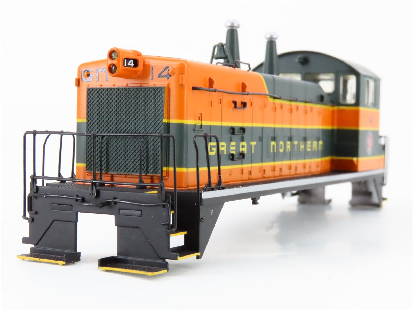 HO Scale Proto 2000 21136 GN Great Northern EMD SW9 Diesel Switcher #14