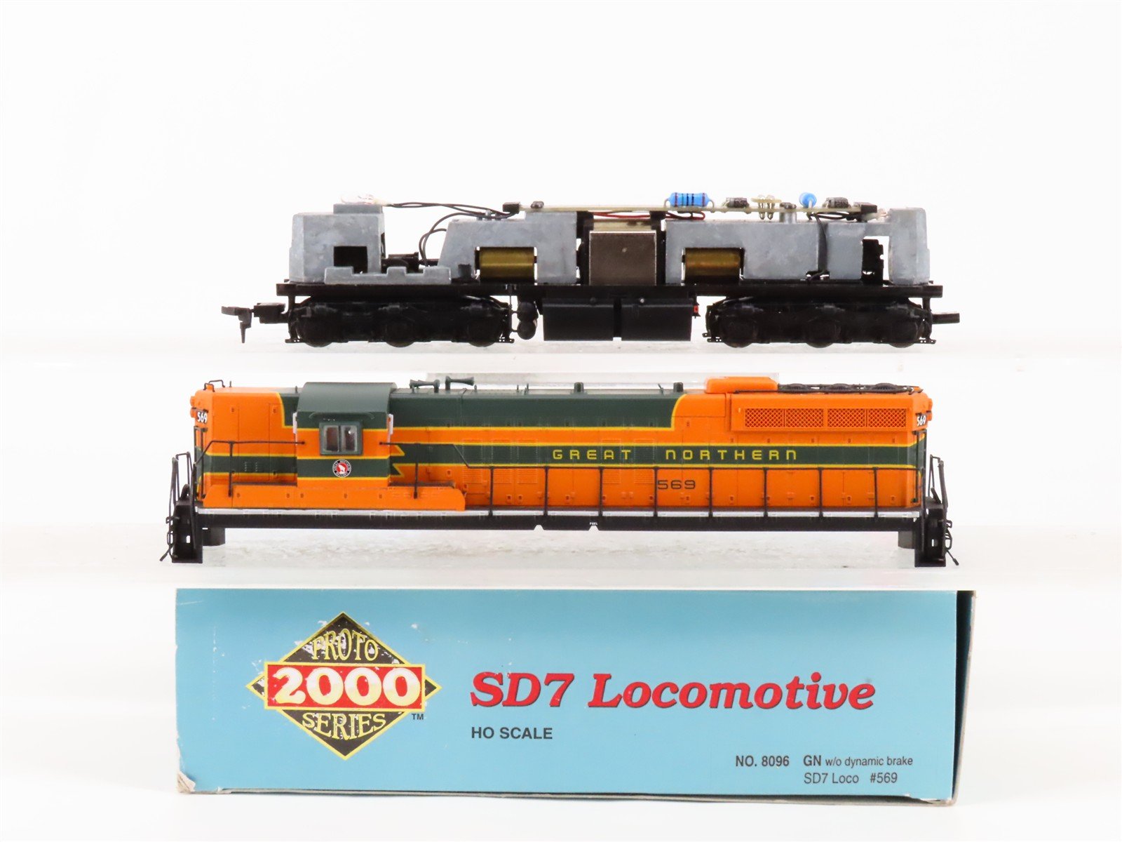 HO Scale Proto 2000 8096 GN Great Northern EMD SD7 Diesel #569 - DCC Ready
