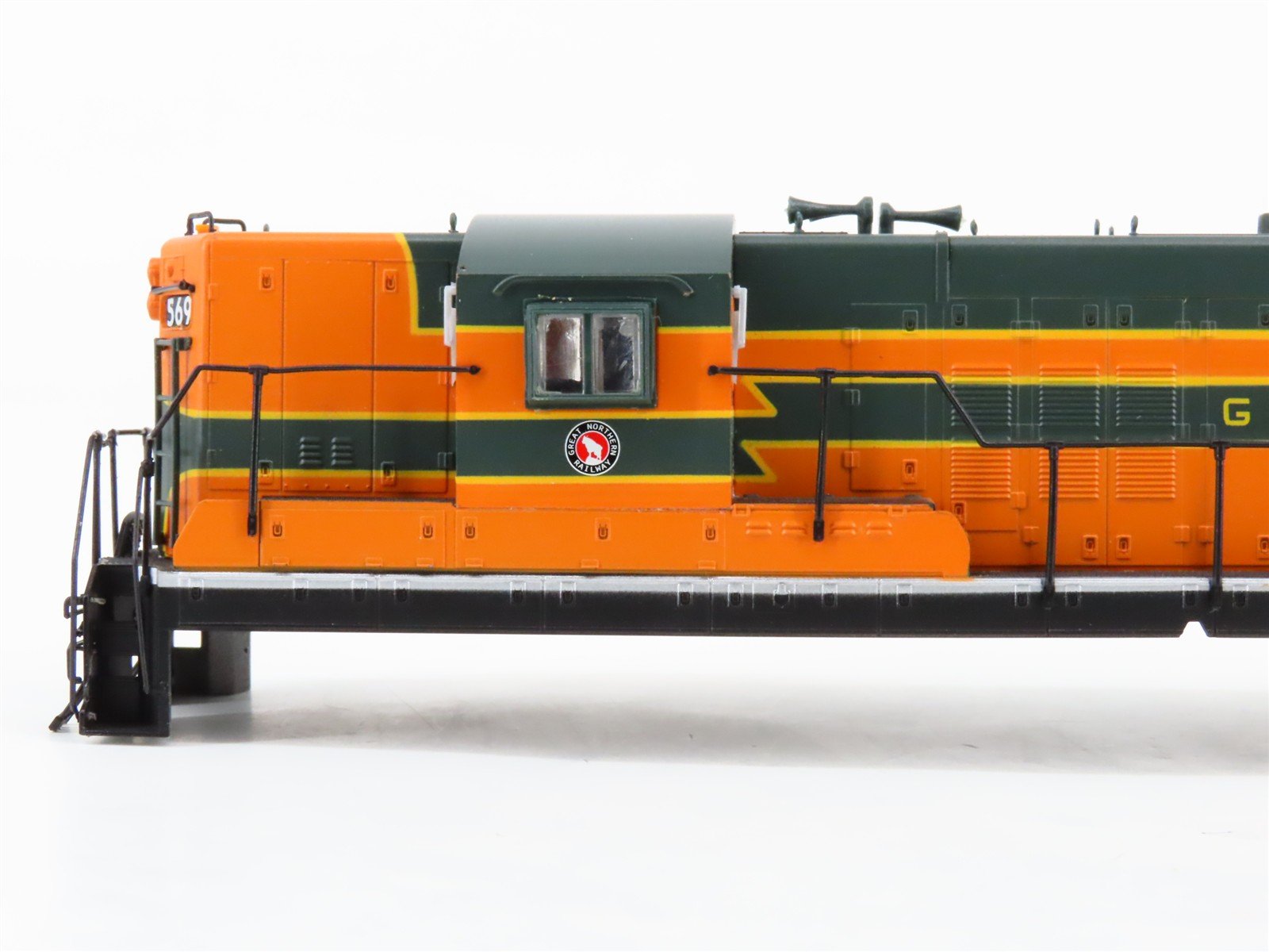 HO Scale Proto 2000 8096 GN Great Northern EMD SD7 Diesel #569 - DCC Ready