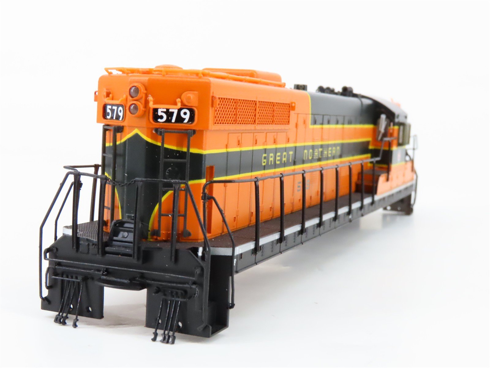 HO Scale Proto 2000 21190 GN Grreat Northern EMD SD9 Diesel #579 - DCC Ready