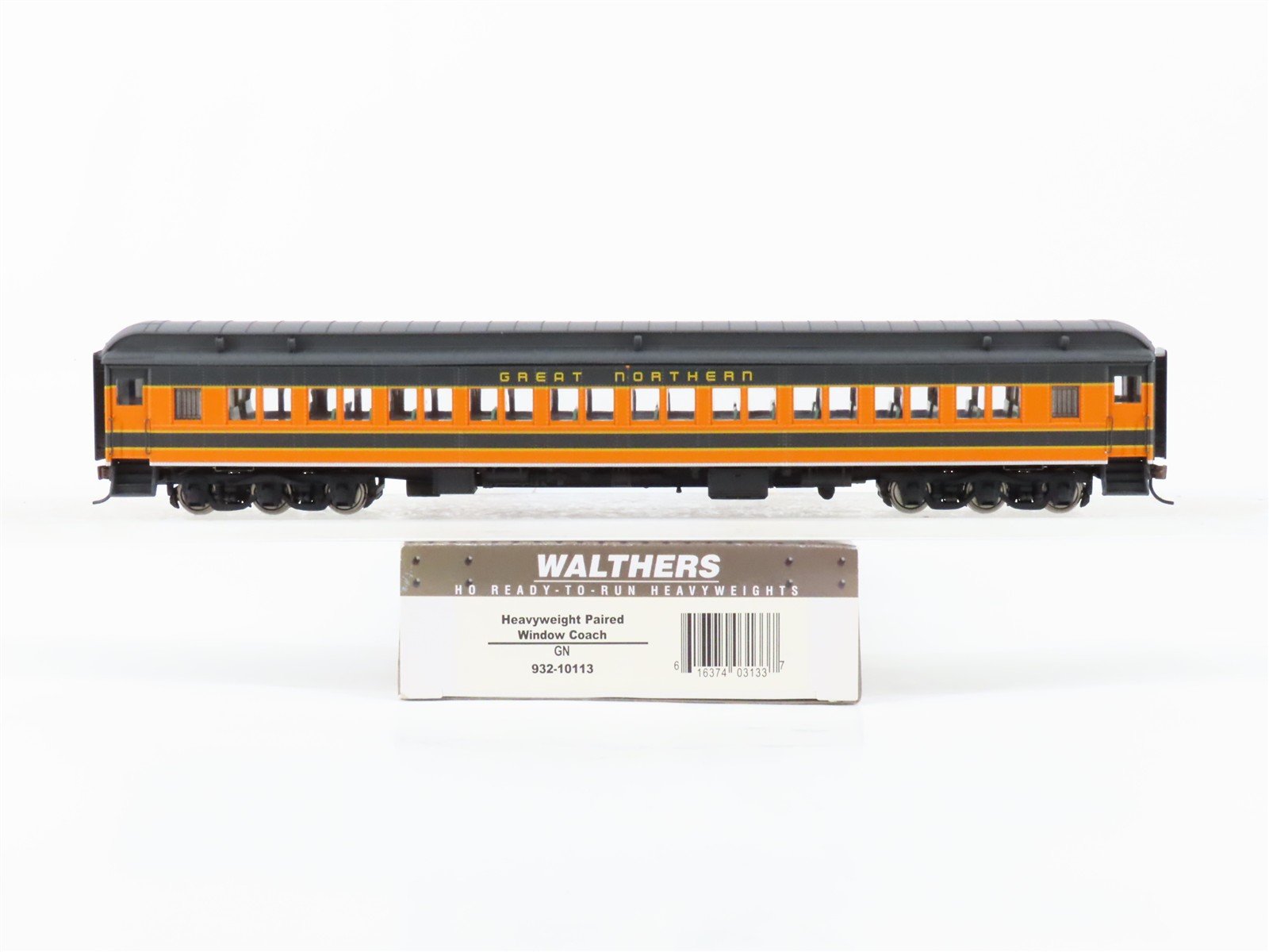 HO Scale Walthers 932-10113 GN Great Northern Paired-Window Coach Passenger Car