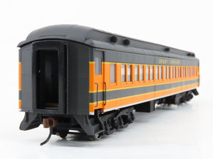 HO Scale Walthers 932-10113 GN Great Northern Paired-Window Coach Passenger Car