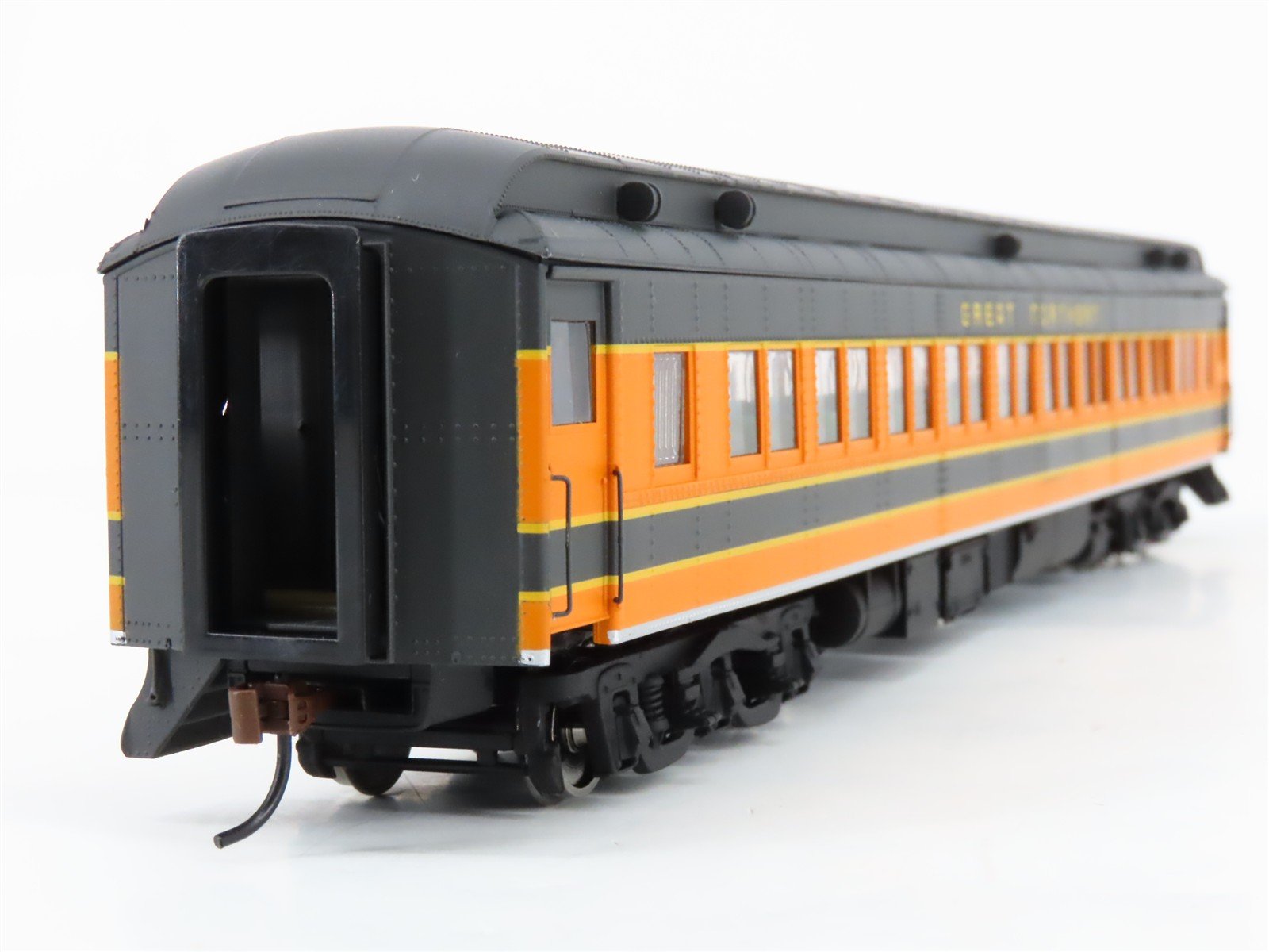 HO Scale Walthers 932-10113 GN Great Northern Paired-Window Coach Passenger Car