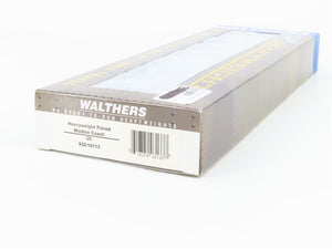 HO Scale Walthers 932-10113 GN Great Northern Paired-Window Coach Passenger Car