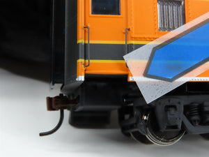 HO Scale Walthers 932-10113 GN Great Northern Paired-Window Coach Passenger Car