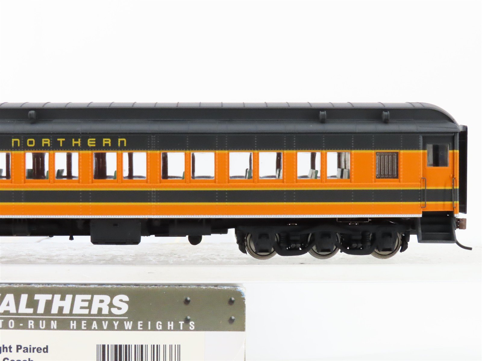 HO Scale Walthers 932-10113 GN Great Northern Paired Window Coach Passenger Car
