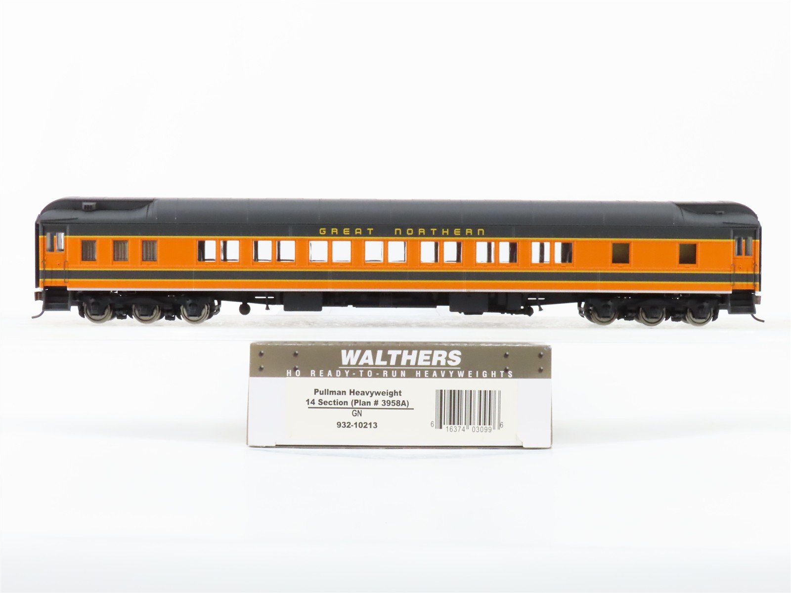 HO Walthers 932-10213 GN Great Northern Pullman 14-Section Sleeper Passenger Car