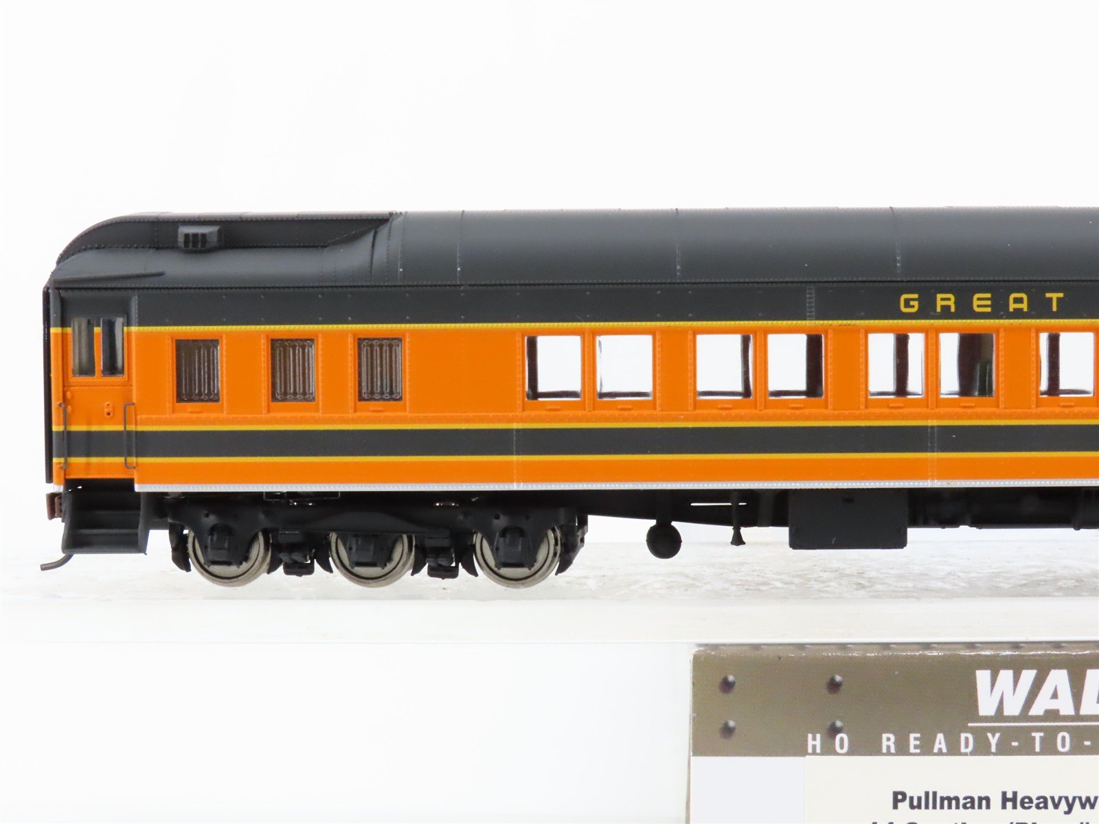 HO Walthers 932-10213 GN Great Northern Pullman 14-Section Sleeper Passenger Car