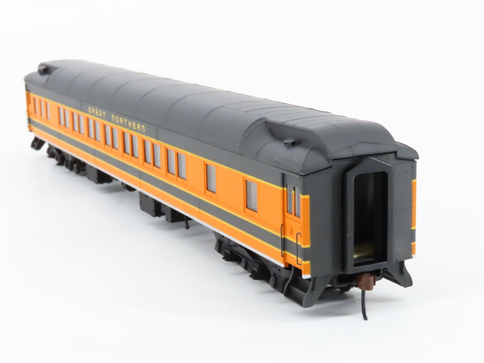 HO Walthers 932-10213 GN Great Northern Pullman 14-Section Sleeper Passenger Car