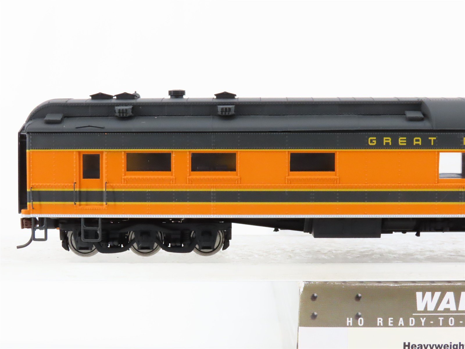 HO Scale Walthers 932-10163 GN Great Northern Heavyweight Diner Passenger Car