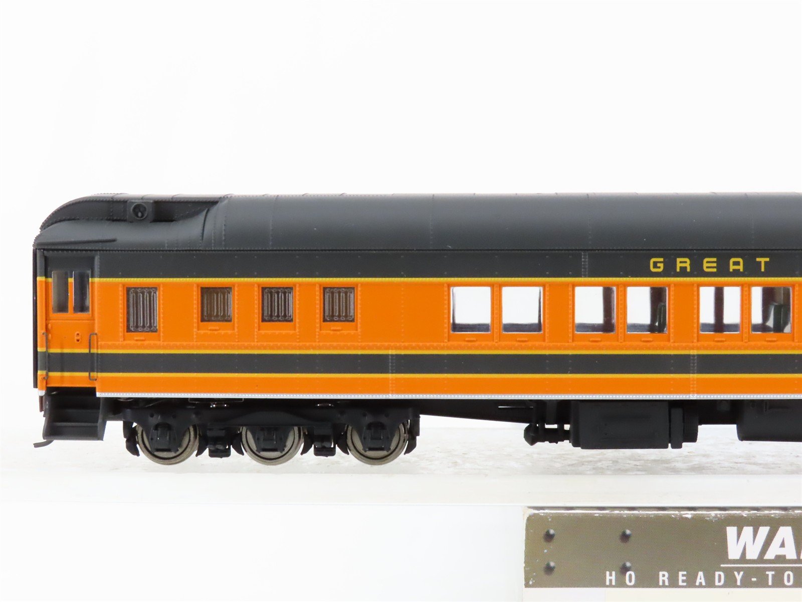 HO Walthers 932-10213 GN Great Northern Pullman 14-Section Sleeper Passenger Car