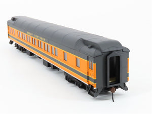 HO Walthers 932-10213 GN Great Northern Pullman 14-Section Sleeper Passenger Car