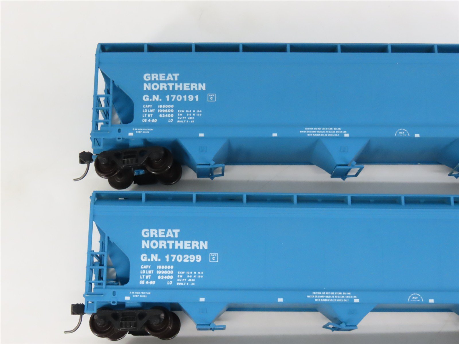 HO Scale Accurail 33311 GN Great Northern 3-Bay Covered Hoppers 3-Pack -UPGRADED