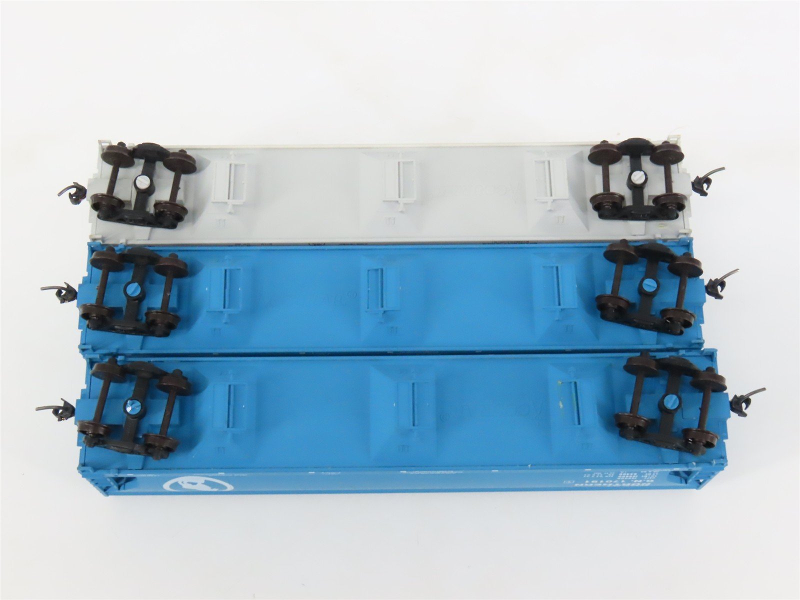 HO Scale Accurail 33311 GN Great Northern 3-Bay Covered Hoppers 3-Pack -UPGRADED